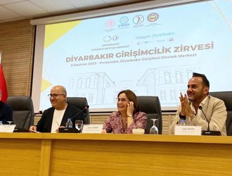 Türkiye'deki ilk topluluk merkezi 'Facebook İstasyon' Diyarbakır'da açıldı.