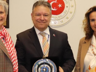 KAGİDER Heyet T.C. New York Başkonsolosu Büyükelçi Muhittin Ahmet Yazal’ı Makamında Ziyaret Etti. 