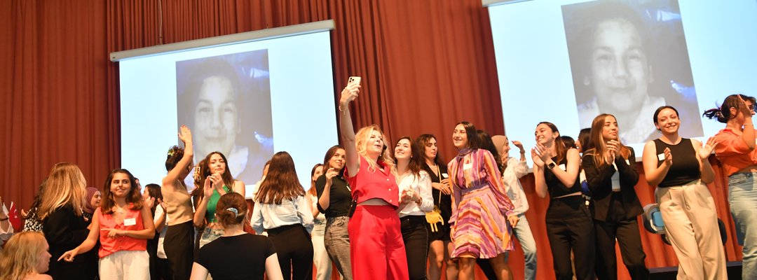 Geleceğin Kadın Liderleri Programı, Cumhuriyet'in 100. Yılında Mezun Sayısını 1.750'ye Ulaştırdı